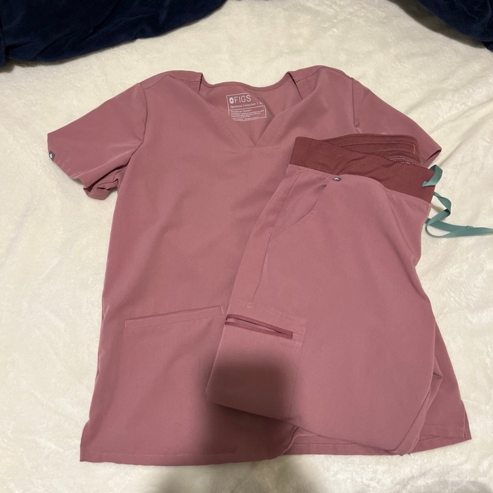 Figs mauve Scrub set